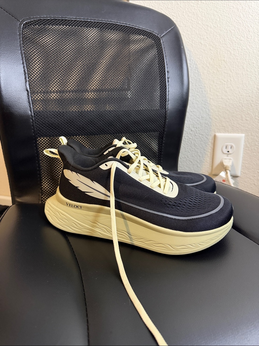 Veloci ascent Running Sneakers black men’s size 8 women’s size 9.5